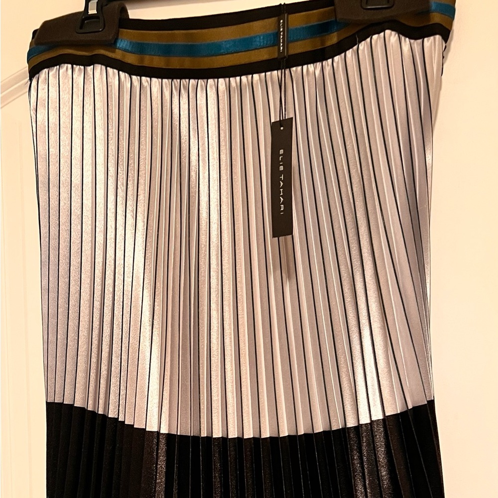 Elie Tahari Silver pleated skirt with multiple colors